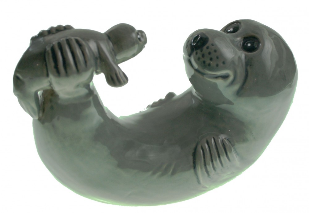 Seehund mit Baby aus Steinzeug