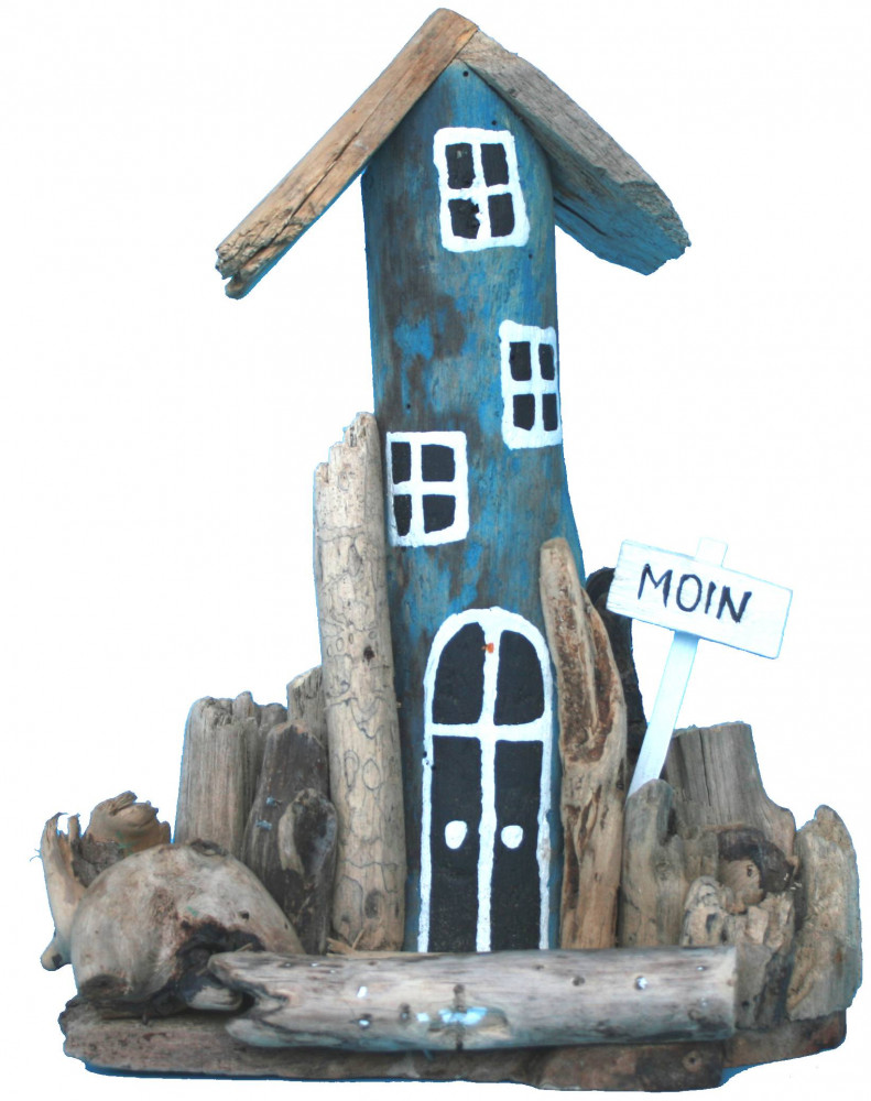 Haus aus Treibholz mit Schild Moin