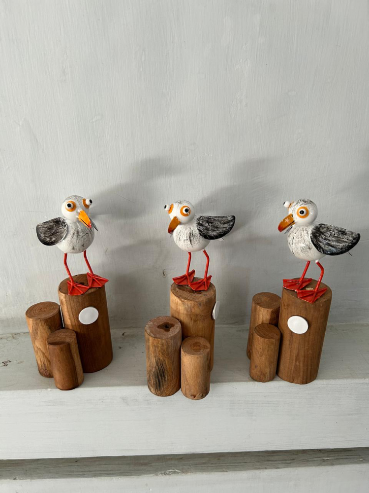 Möwe auf Poller Metall auf Holz ca. 20 cm Ortsschild Moin